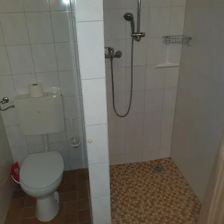 Tannenhaeuschen In Loppin